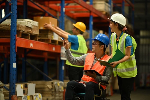 Quelle était la fonction des halles pendant le règne de Philippe-Auguste ?