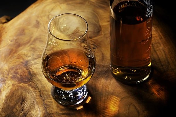 Quels sont l'histoire et les origines du Rhum ?