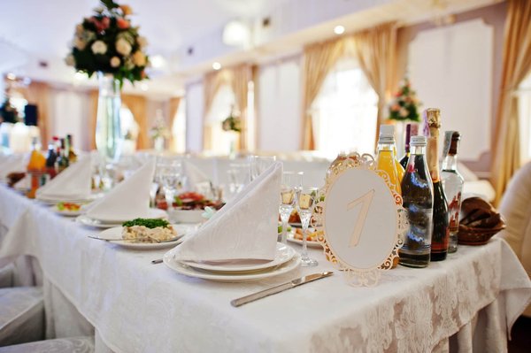 Quels sont les meilleurs traiteurs événementiels à Paris pour des événements spéciaux ?